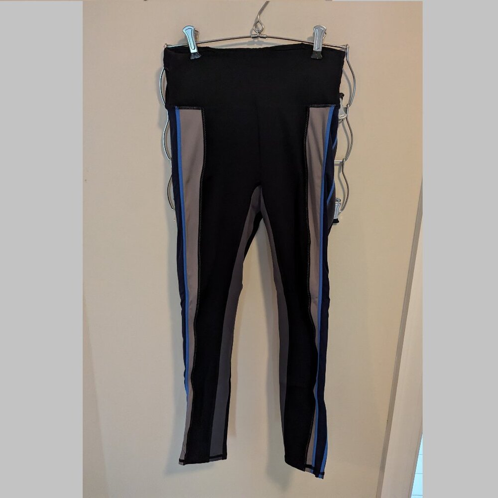 Fabletics Motion365 Leggings with side piping detail, Size S